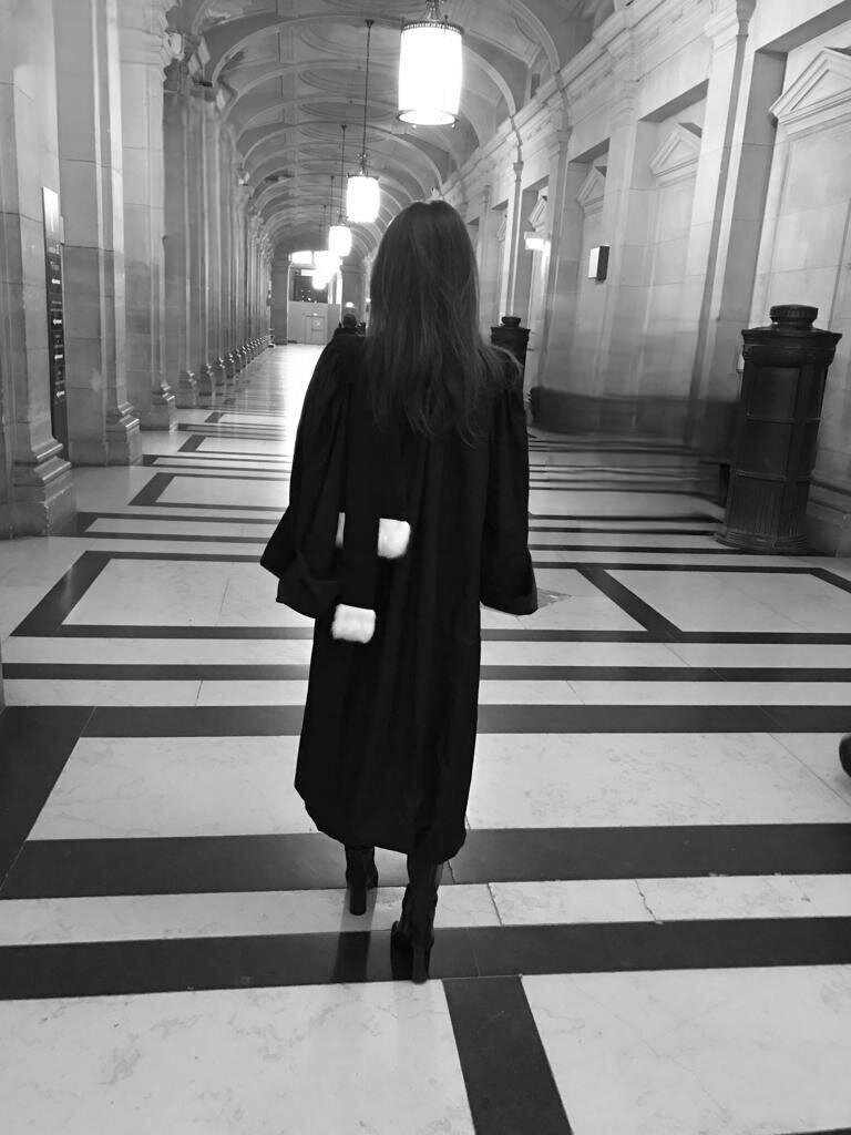 Portrait de Maître Sarah Caulliez, avocate en droit routier à Paris